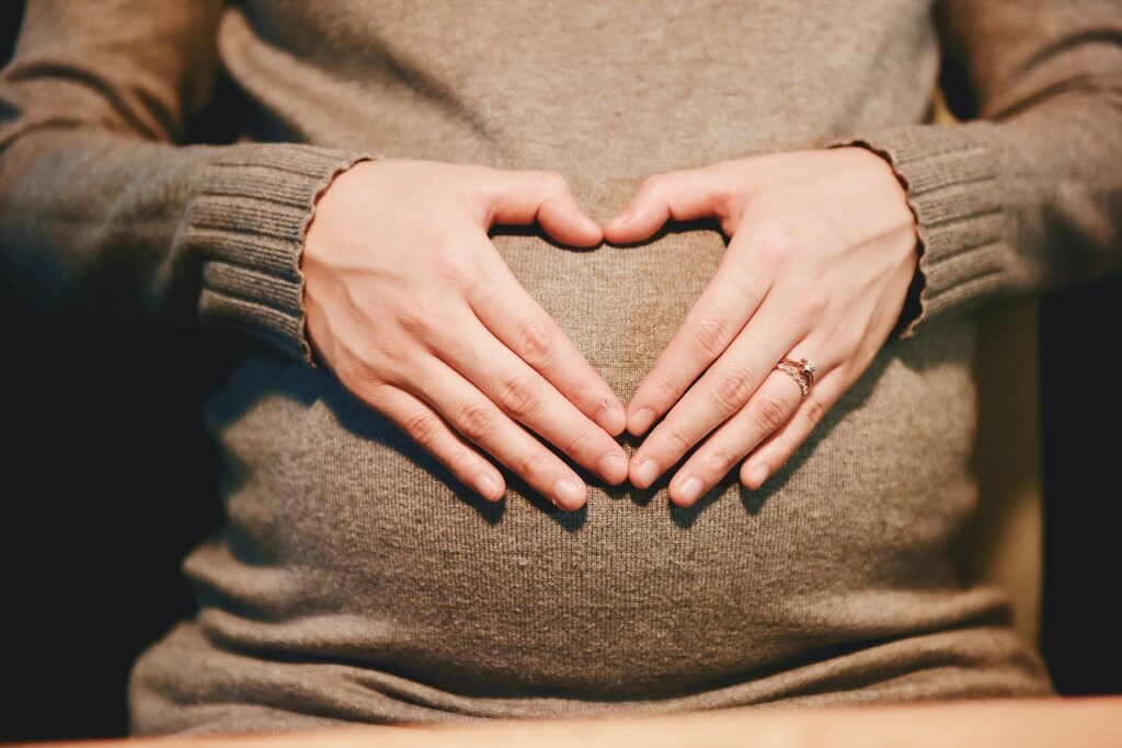 妊娠中に体臭が気になる原因と対策は？