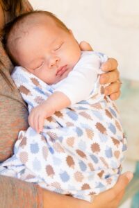 授乳中に気になる体臭の原因と対策は？